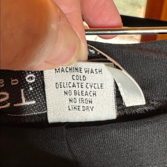 NWOT St. John Sport Black Skinny Leggings Gold Embroidered Logo Size Medium - Picture 5 of 8